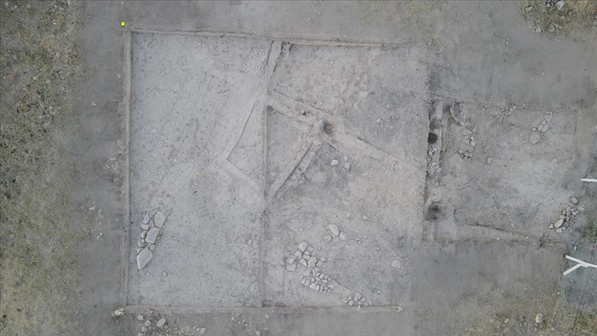 Sırçalıtepe'deki kazılarda 9 bin 300 yıl önceki yerleşik hayata dair izler bulundu