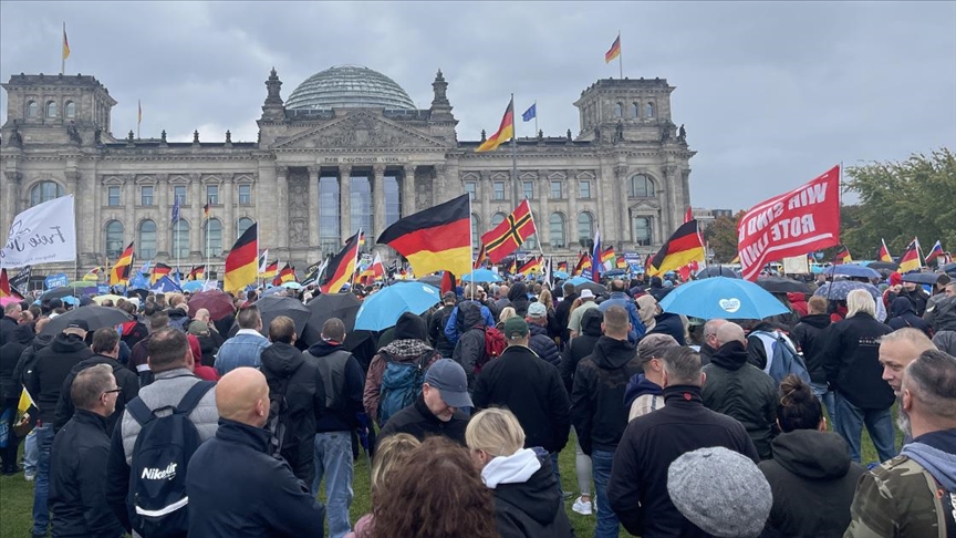 Almanya’da AfD Partisi hükümetin enerji politikasını protesto etti