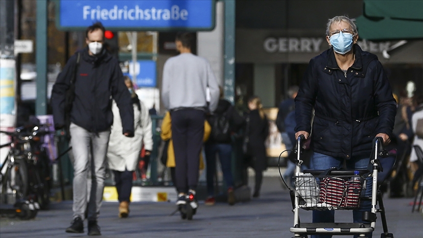 Almanya’da Kovid-19 vakalarındaki artışa karşı maske zorunluğu getirilmesi çağrısı