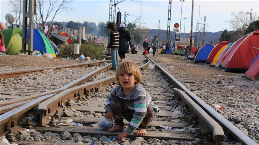 Avrupa'da ailesi olmayan binlerce sığınmacı çocuk insan tacirlerinin eline düşüyor