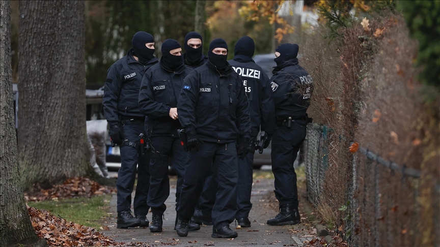  Almanya'da silahlı darbe planlamakla suçlanan 8 kişi tutuklandı