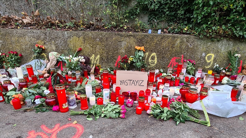  Almanya'daki bıçaklı saldırıda hayatını kaybeden Ece Sarıgül defnedildi