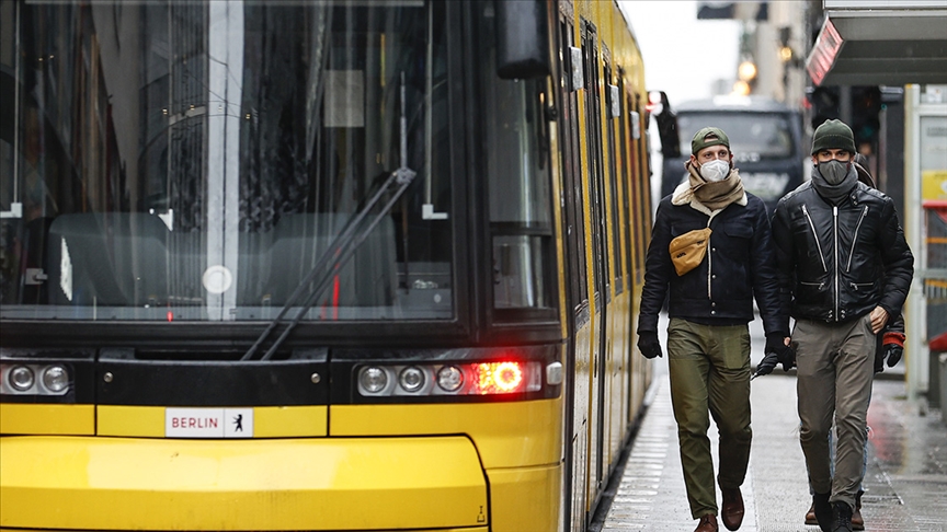 Almanya'nın 5 eyaletinde toplu taşıma araçlarında maske zorunluluğu kaldırılıyor