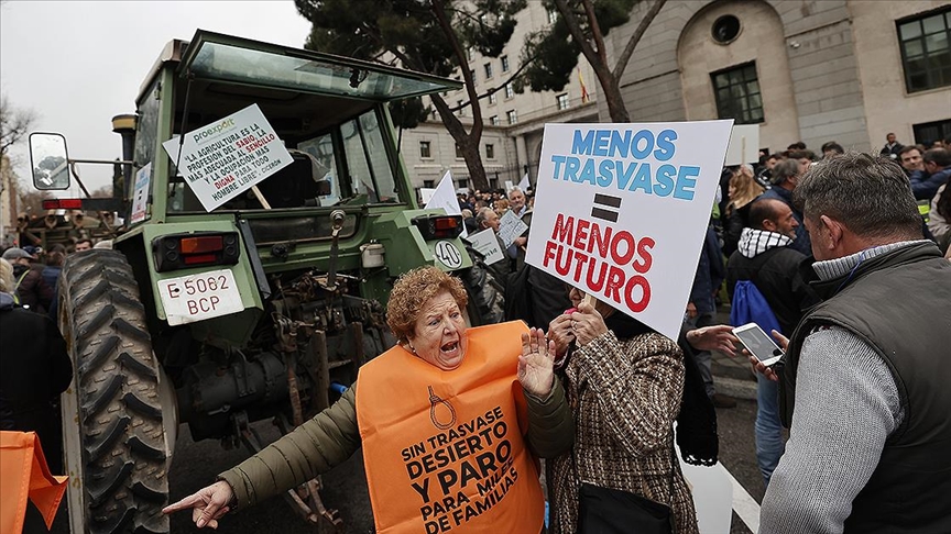 İspanya'da kuraklık ve su krizi çiftçiler ile hükümeti karşı karşıya getirdi