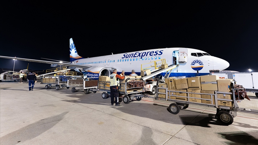 Almanya’dan SunExpress öncülüğünde 450 ton yardım malzemesi getirildi