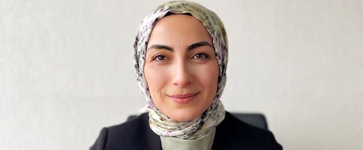Almanya'da hukuk eğitimi alan Türk kökenli başörtülü kadın yaşadığı ayrımcılığı anlattı