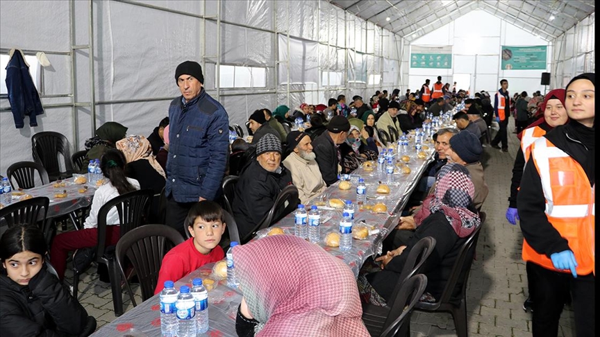 Gurbetçilerin gönderdiği yardımlar Kahramanmaraş'taki depremzedelere ulaştırılıyor