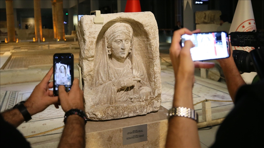 İtalya'dan iadesi sağlanan Zeugma kökenli mezar steli Türkiye'de