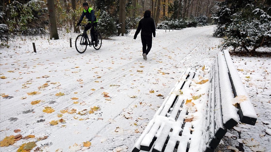  Almanya'da yoğun kar yağışı etkili oldu