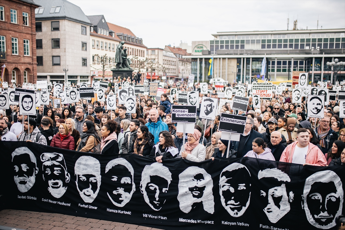 Almanya'nın Hanau kentinde ırkçılık ve teröre karşı yürüyüş ve miting düzenlendi