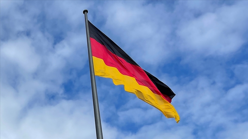 Almanya'da tüketici güveni hafif yükselirken tasarruf eğilimi 16 yılın en üst seviyesine çıktı