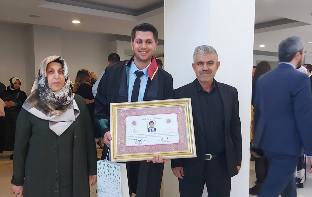 Köyden Adliyeye Uzanan Bir Hayat: Mehmet Sarıkaya’nın Sessiz Zaferi