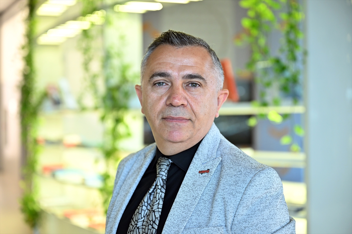 Gençler ve çocuklar için önemli çalışmalara imza atan Hüseyin Goncagül'ü sahne arkadaşları anlattı: