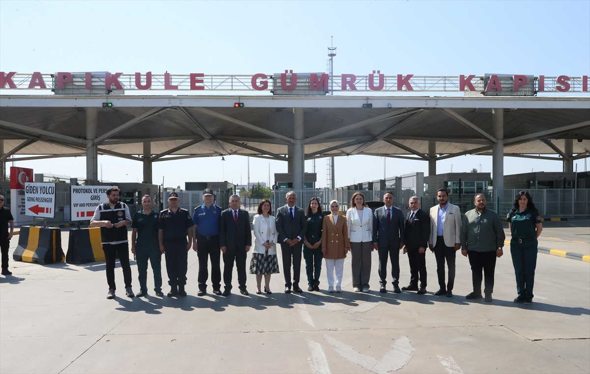 Bakan Göktaş Kapıkule'de gurbetçileri karşıladı:
