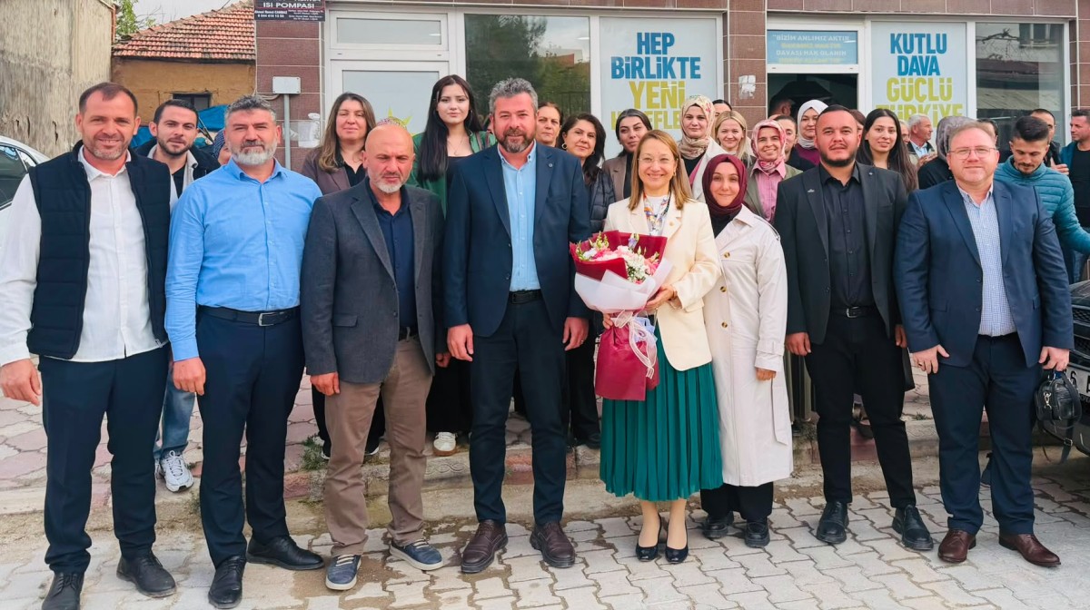 DERYA BAKBAK, TÜRKİYE YÜZYILI BULUŞMALARINDA UŞAKLILARLA BİR ARAYA GELDİ