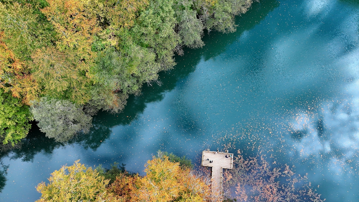 Sonbahar renklerine bürünen Yedigöller, fotoğraf tutkunları ve doğaseverleri cezbediyor