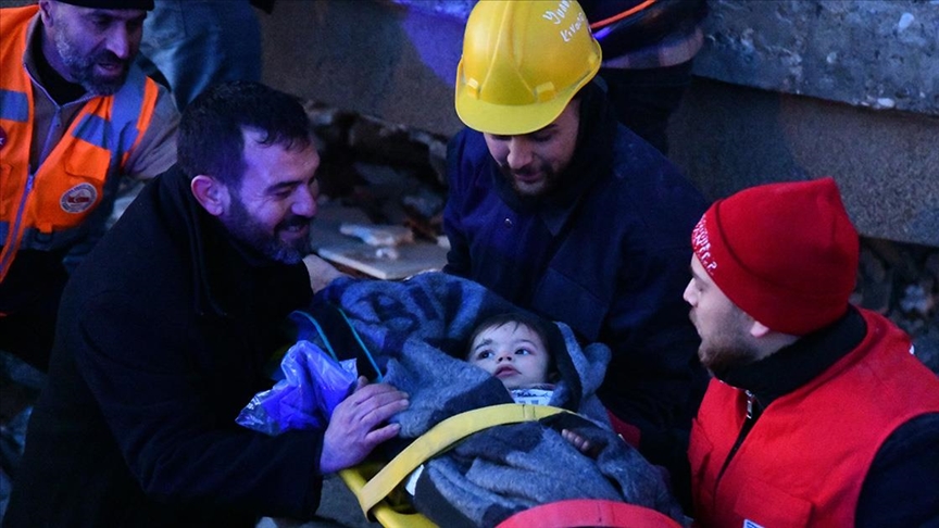 Gaziantep'te yıkılan binanın enkazından 40 saat sonra gelen 