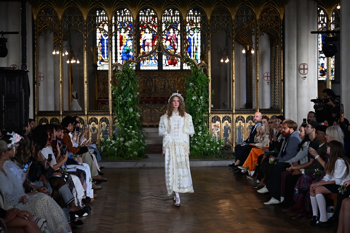 GAZİANTEP’İN ASIRLIK MİRASI LONDRA MODA HAFTASI’NDA DAMGA VURDU!