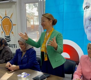 DERYA BAKBAK GAZİANTEP’İN DÖRT BİR YANINDA KALPLERE DOKUNMAYA DEVAM EDİYOR